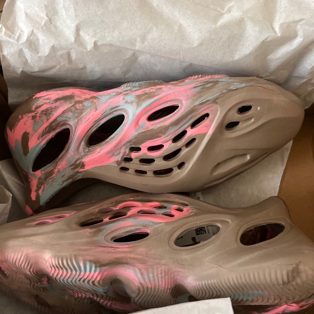Selling them for 90, Size 5, Never wore,